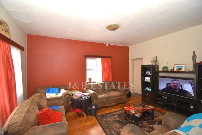 Central Walvis Bay Apartment with Rare Private Garage - Urban Living at its Best!