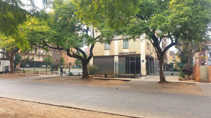 Arcadia Townhouse For Sale: 2 Bedrooms, versatile half-bedroom, garage, and inviting lounge.