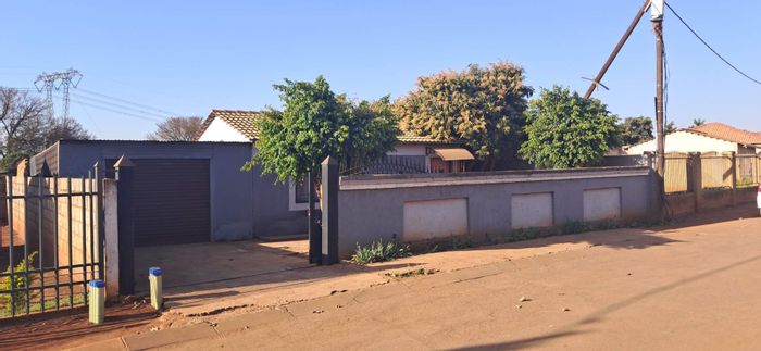 House for Sale in Soshanguve South: 2 bedrooms, garage, secure access, close to amenities.