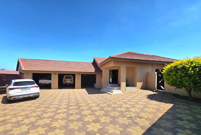 Property #2430952, House Rental Monthly in Auasblick