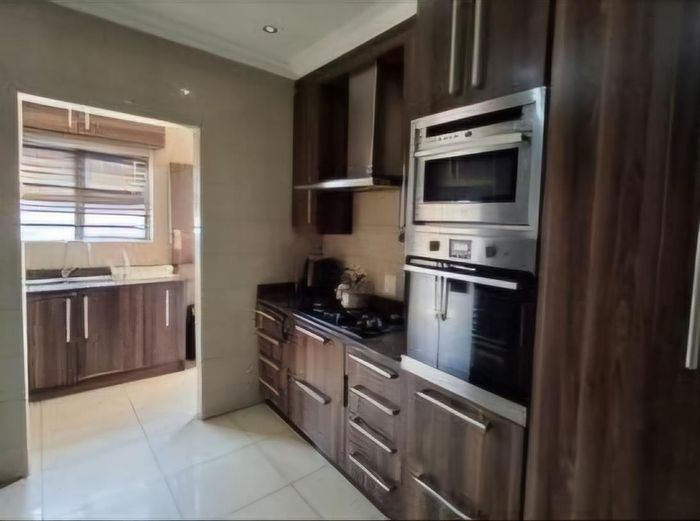 Property #2406428, House For Sale in Savannah Country Estate