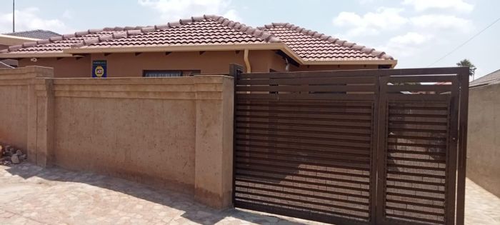 Property #2207609, House for sale in Pimville