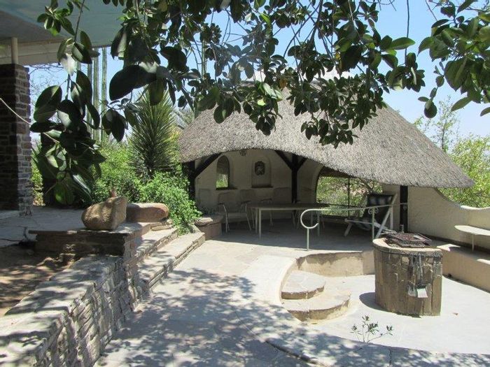 Karibib Central House For Sale: Spacious, Indoor Pool, Workshop, Flat, Ample Parking