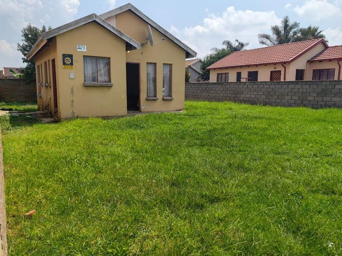 Kwa Thema House For Sale: 2 Bedrooms, functional kitchen, close to amenities.