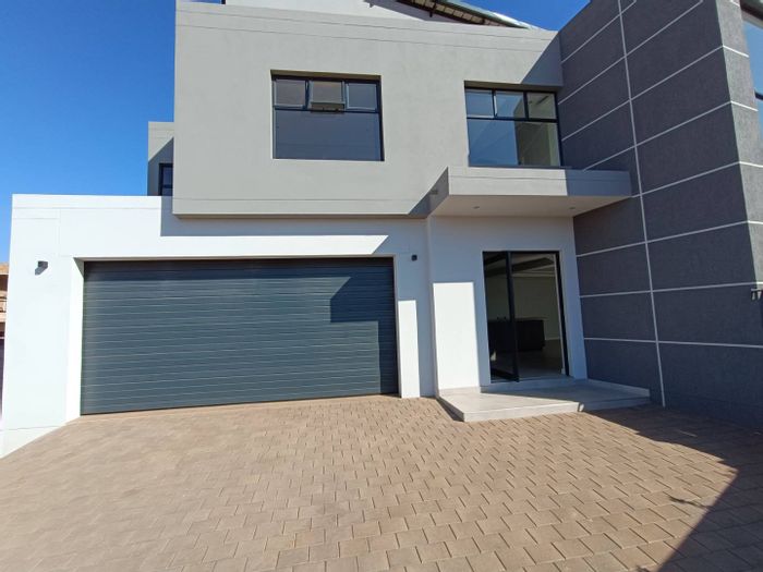 Property #2395303, House For Sale in Midstream Estate