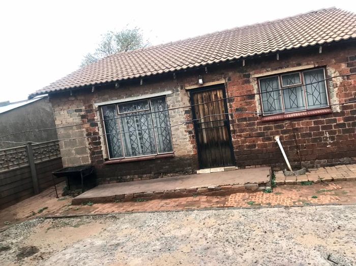 Property #2248420, House for sale in Tembisa Central