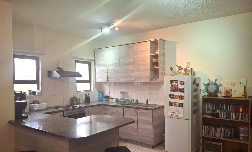 Lots of cupboards in the kitchen