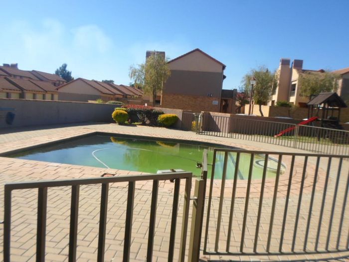 Property #2152117, Townhouse for sale in Midrand
