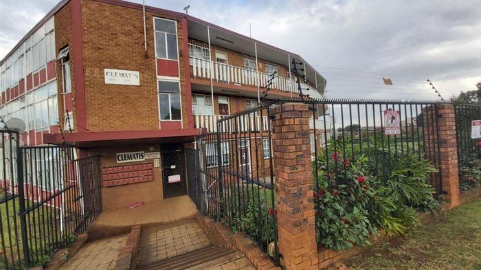 Apartment For Sale in Kempton Park Ext 5: 2 Bedrooms, secure complex, convenient location.