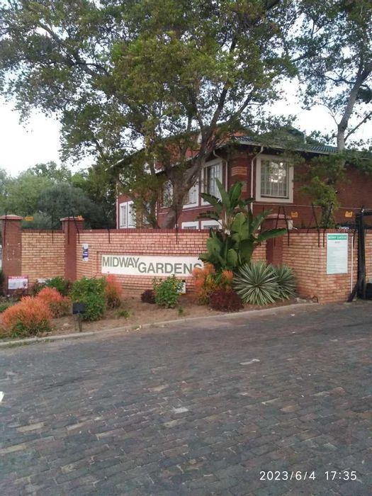Property #2154144, Townhouse for sale in Halfway Gardens