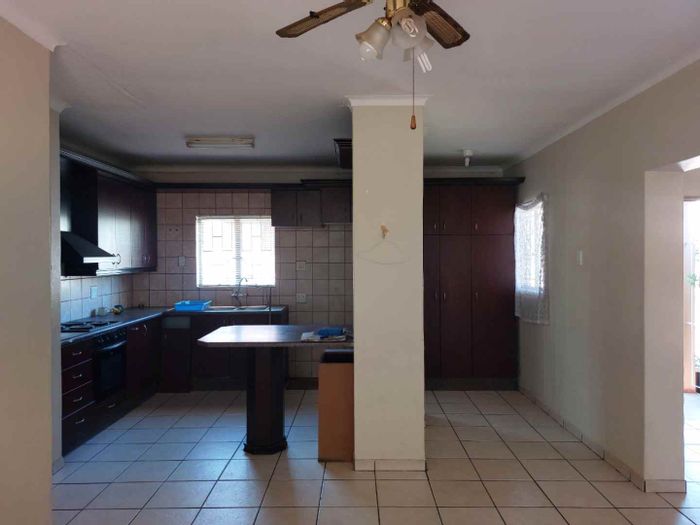 Property #2160875, House rental monthly in Tauben Glen