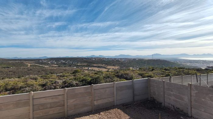 Property #2416263, Townhouse For Sale in Island View