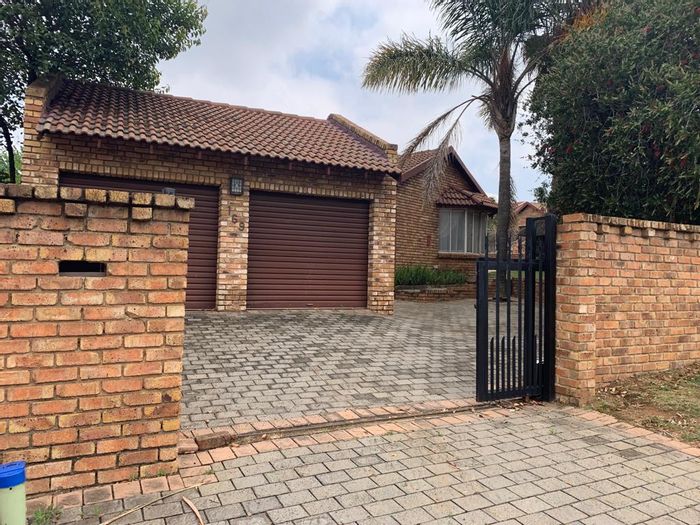 Property #2191452, House for sale in Van Riebeeck Park