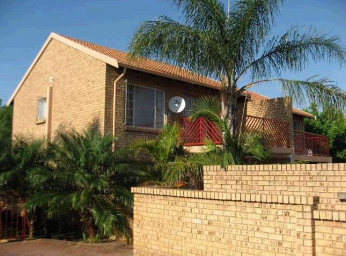 Property #2342433, Apartment For Sale in Faerie Glen