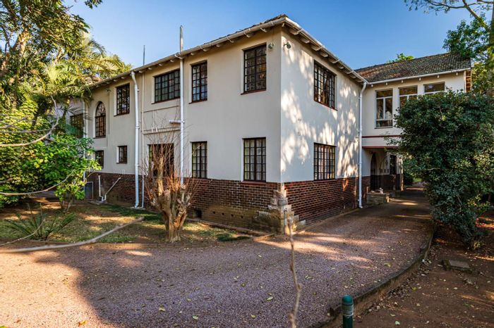 Kloof Central House For Sale: Spacious living, home office, dual entrances, ample parking.