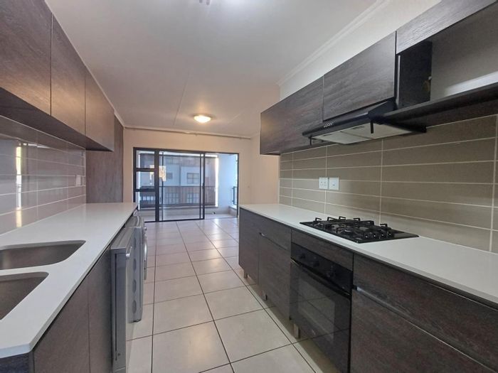 1-Bedroom Apartment To Rent in Olivedale with pool, gym, and restaurant access.