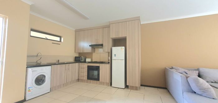 Ruimsig Apartment To Rent: 2 beds, secure complex, pool, clubhouse, and balcony.