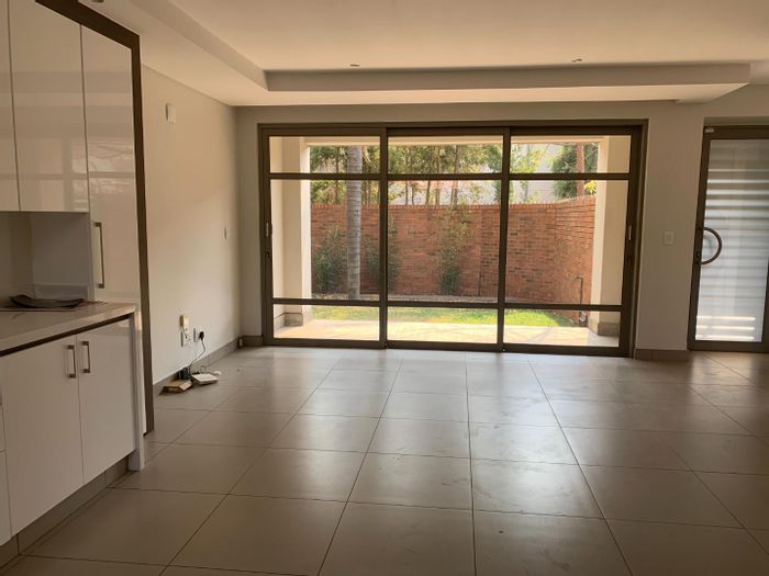 Brooklyn Townhouse To Rent: 3 bedrooms, patio, garden, double garage, close to amenities.