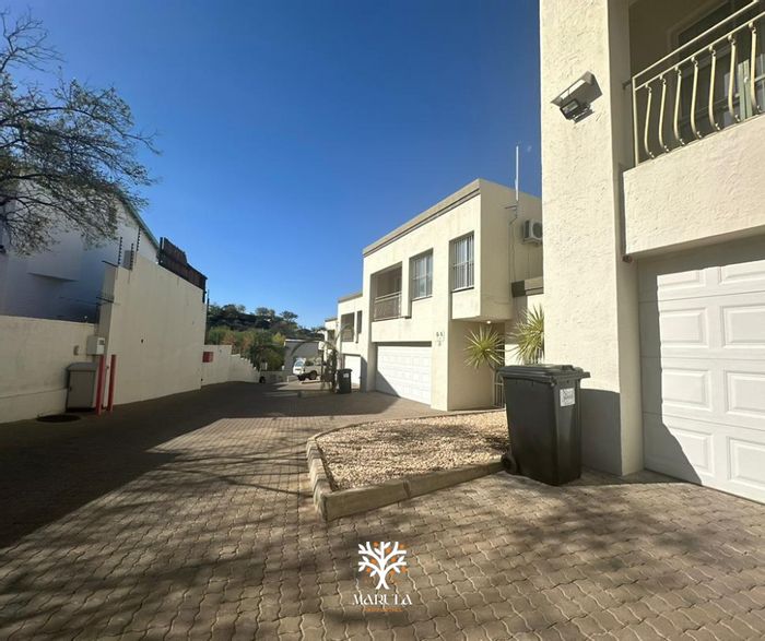 To Rent: Townhouse in Klein Windhoek with 3 bedrooms, double garage, BBQ area.