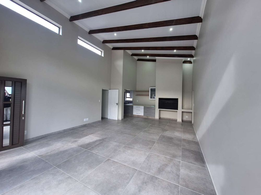 Living-, Dining, Braai Room