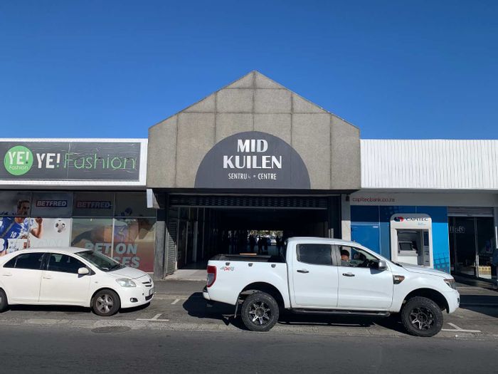 Retail space to rent in De Kuilen, near McDonald's, with parking and signage.