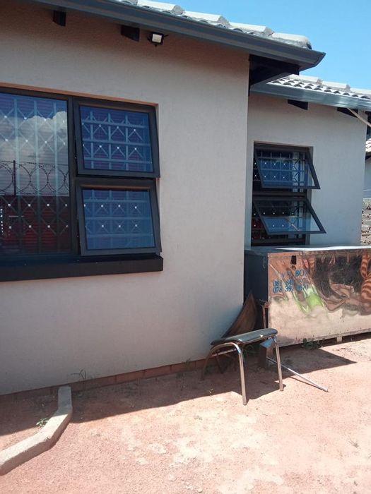 For Sale: House in Soshanguve Ext with 3 bedrooms, near schools and shopping.