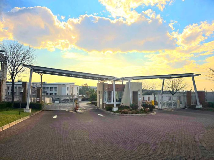 To Rent: 2-Bedroom Apartment in Paulshof with Pool, Security, and Parking.