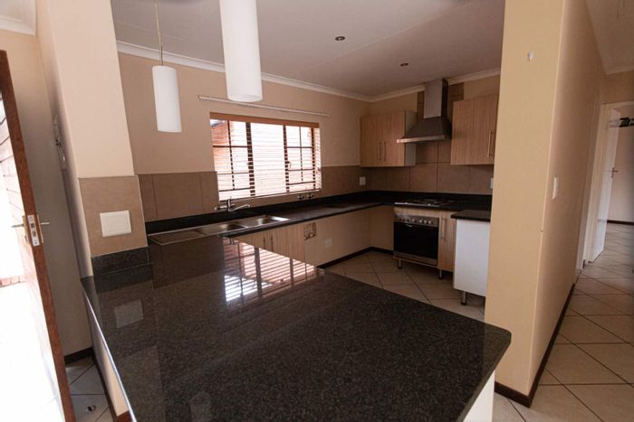 Property #2151248, Townhouse for sale in Mooikloof Ridge