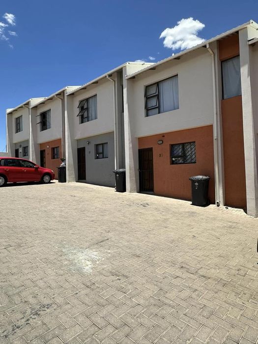 For Sale: Khomasdal Townhouse with 2 Bedrooms, Courtyard, and Secure Parking.