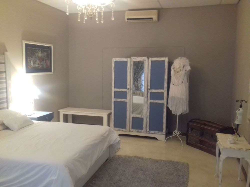 Main bedroom ( other angle)