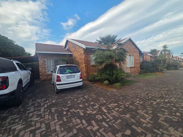 Property #2463667, Townhouse For Sale in Groblerpark