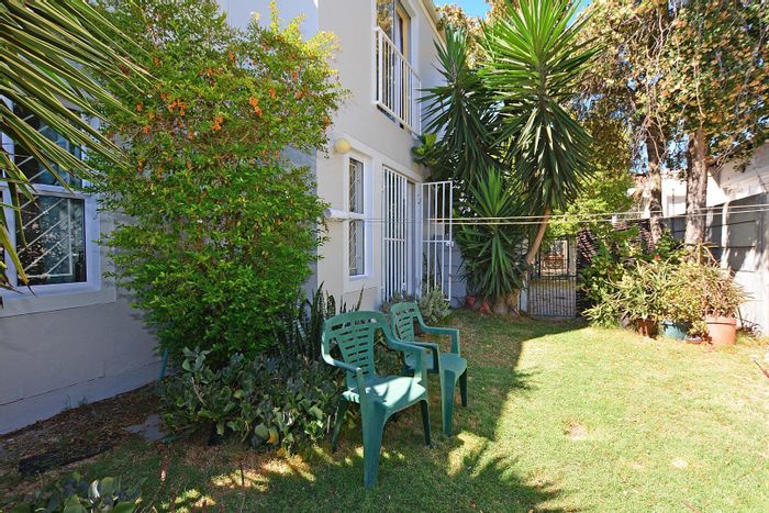 Charming Parklands Apartment For Sale: Garden, Security, and Open-Plan Living Await!