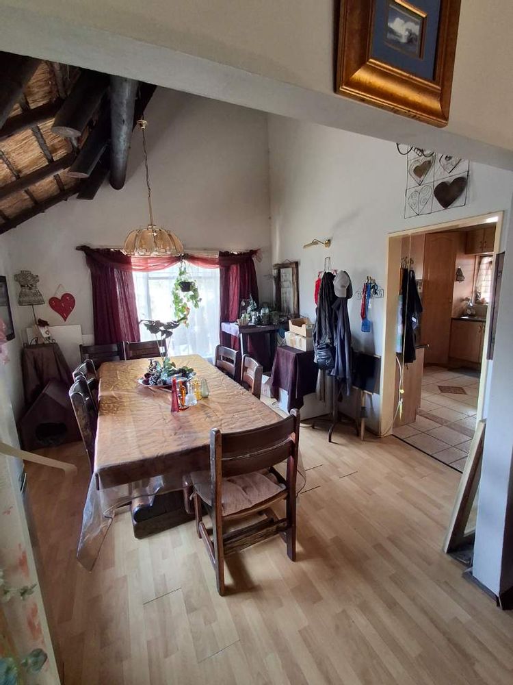 Dining Room leading to Kitchen