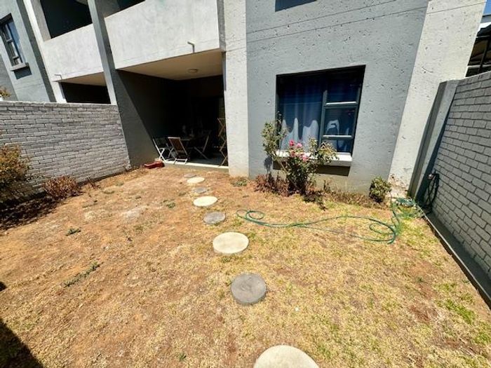 Rivonia Townhouse To Rent: Ground floor unit, pool, security, pet-friendly, close to amenities.