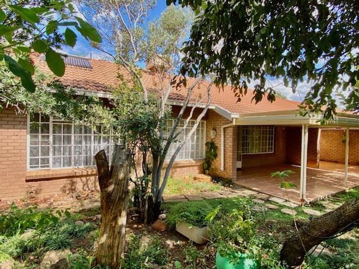 For Sale: Retirement Village Unit in Bela Bela Central with garden, garage, and laundry.