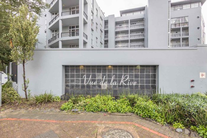 Three-bedroom apartment with patio, parking, and central heat pump in Tyger Waterfront. To Rent.