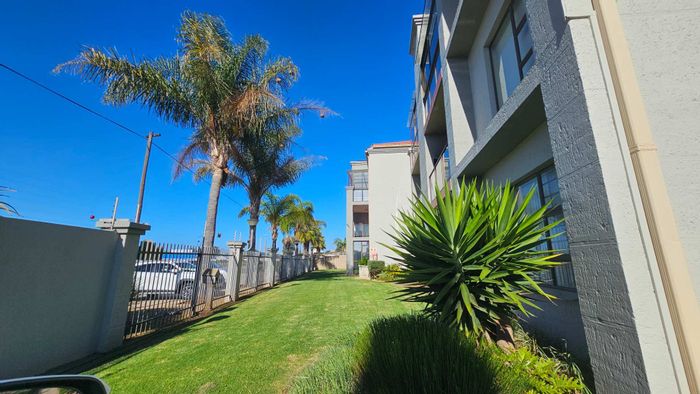Hartenbos Central Apartment For Sale: Ground floor, 2 bedrooms, braai area, secure complex.