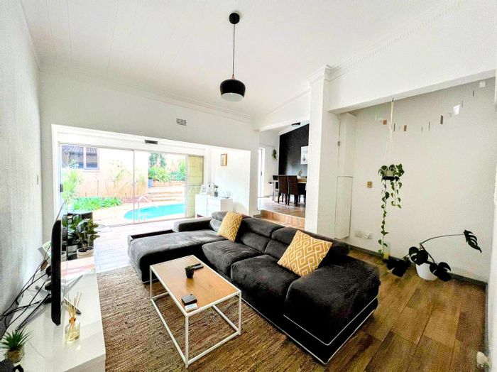 Bryanston Townhouse For Sale: Private garden, pool, double garage, near schools.