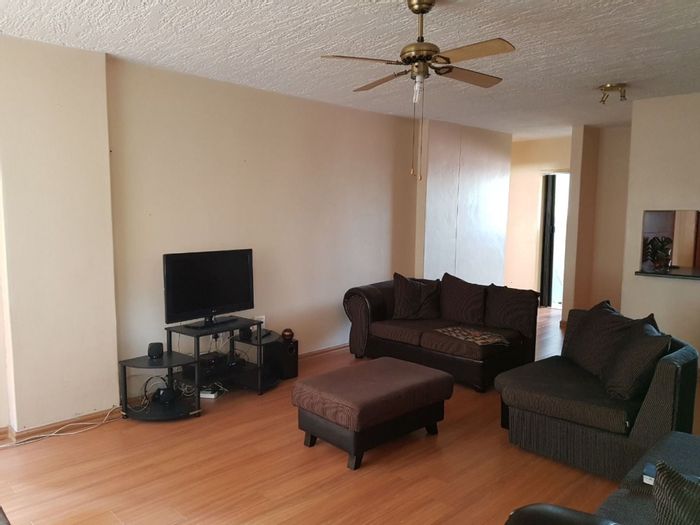 2.5 Bedroom Apartment To Rent in Silverton, close to schools and amenities.