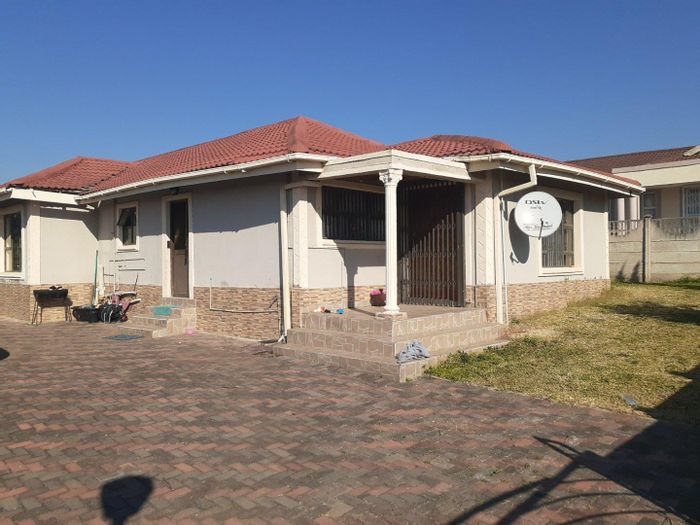 Property #2198061, House rental monthly in Richmond Crest