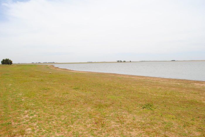 Vaal Dam Central: For Sale - 1.5 ha Vacant Residential Land, off-grid living options.