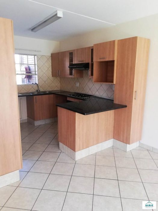 Elarduspark Apartment To Rent: 2 Bedrooms, Pool, Security, Covered Balcony, Pre-paid Water.
