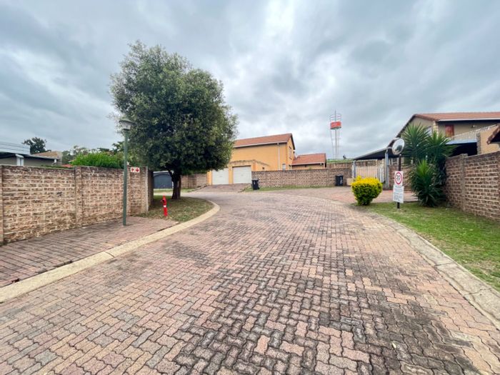 Property #2200860, Cluster rental monthly in Buccleuch