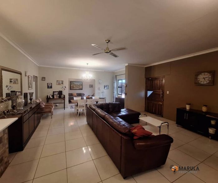 For Sale: Spacious 4-Bed House with Flat, Garden, and Security in Otjiwarongo Central.