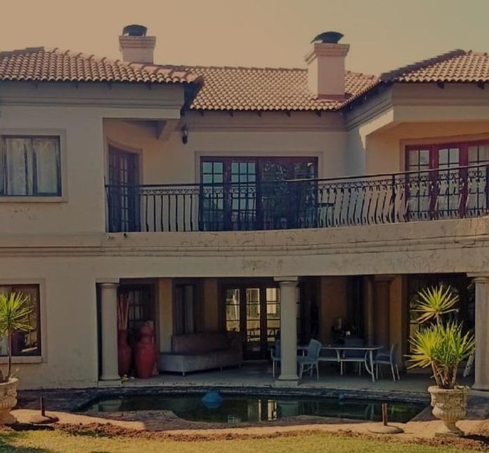 House for Sale in Xanadu Eco Park: 4 beds, pool, double garage, pet-friendly.