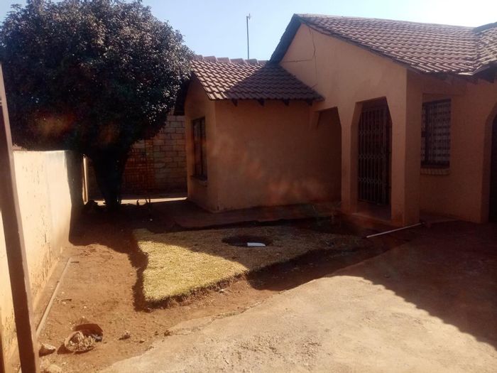 Property #2299106, House For Sale in Vosloorus Ext 3