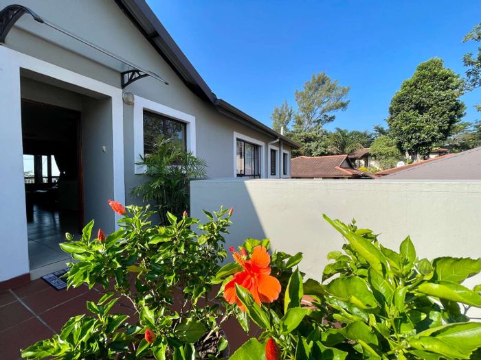 Ballito Central Apartment For Sale: 3 Bedrooms, Pool, Garage, Close to Beaches.