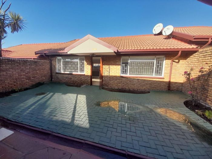 Property #2159152, Townhouse for sale in Kempton Park Ext 5
