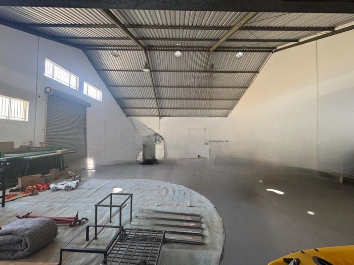 Industrial space to rent in Prosperita with ample parking and loading docks.