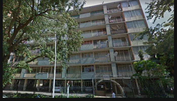 For Sale: Sunnyside Apartment with 2 Bedrooms, Spacious Living Area, and Parking